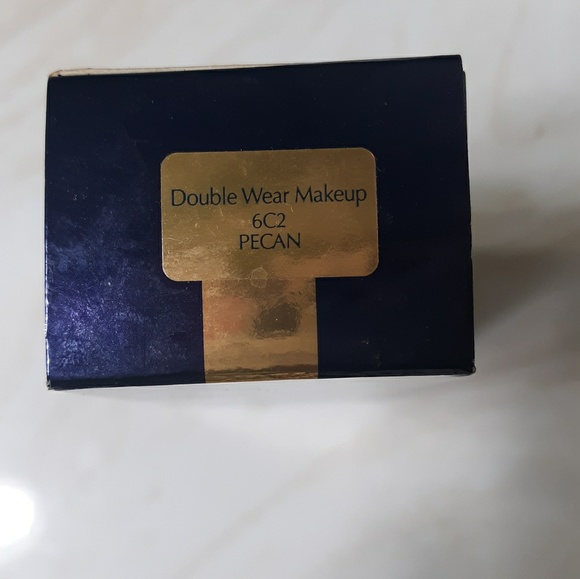 100% authentic Estee Lauder Double Wear Foundation - Picture 3 of 3